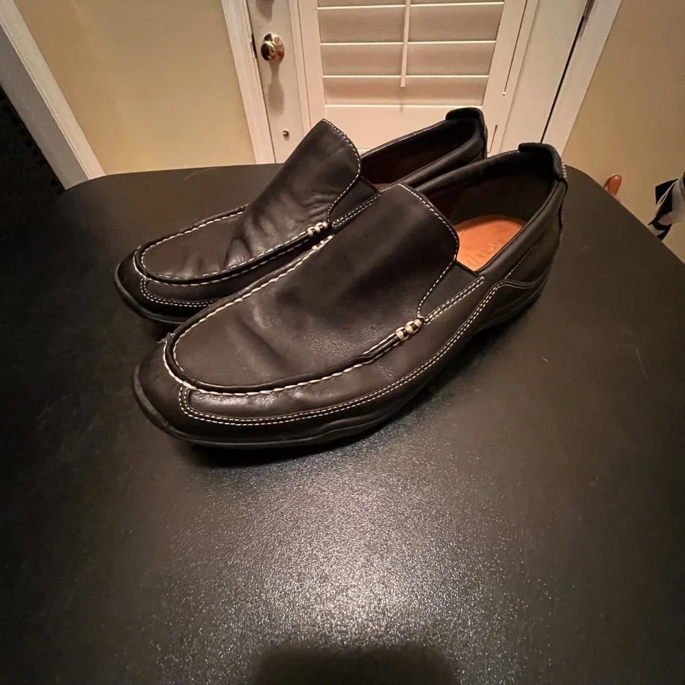 Cole Haan size 9.5 mens slip on black leather shoes